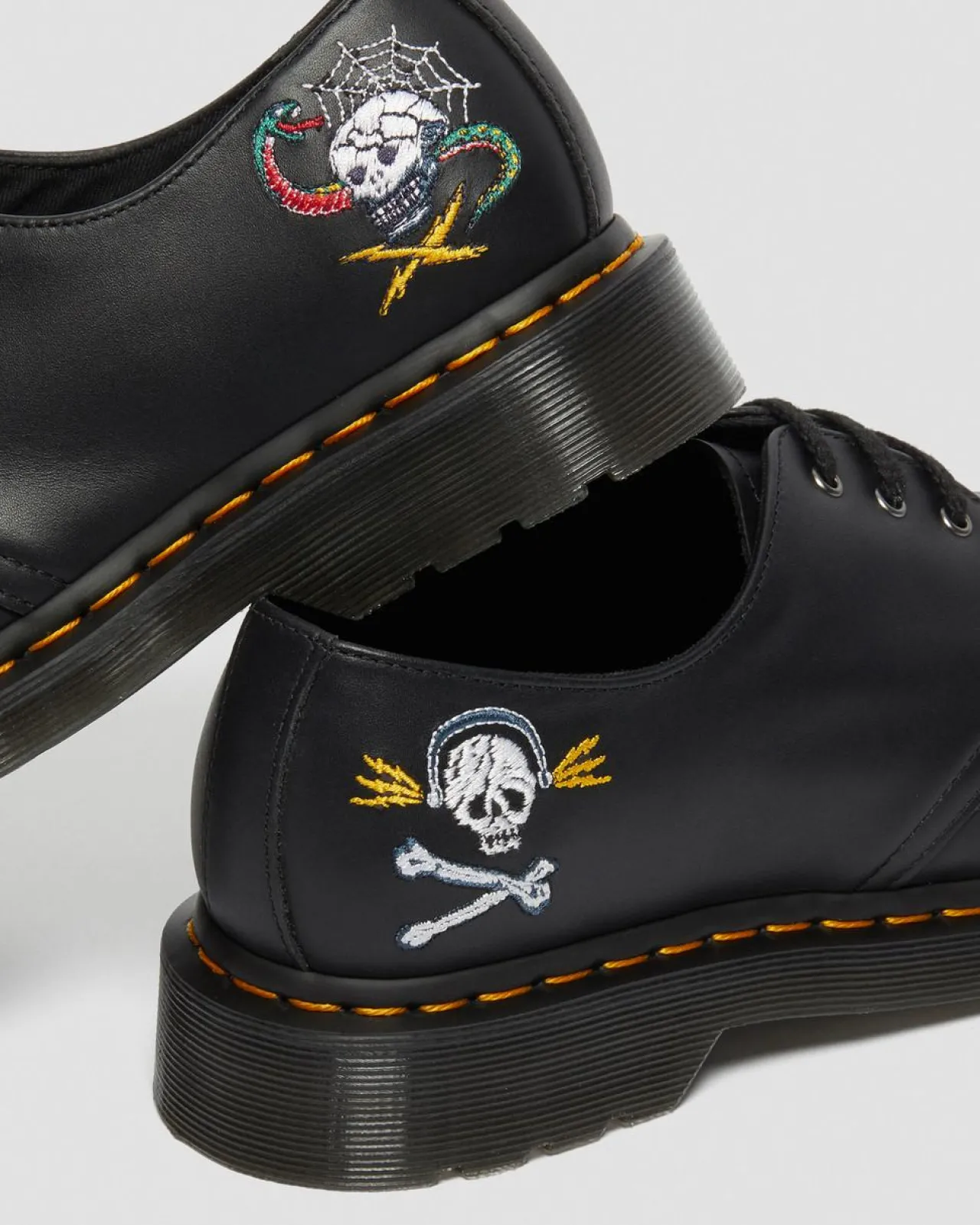 Dr. Martens 1460 Souvenir Geborduurde Leren Schoenen^GIFTS Veterschoenen