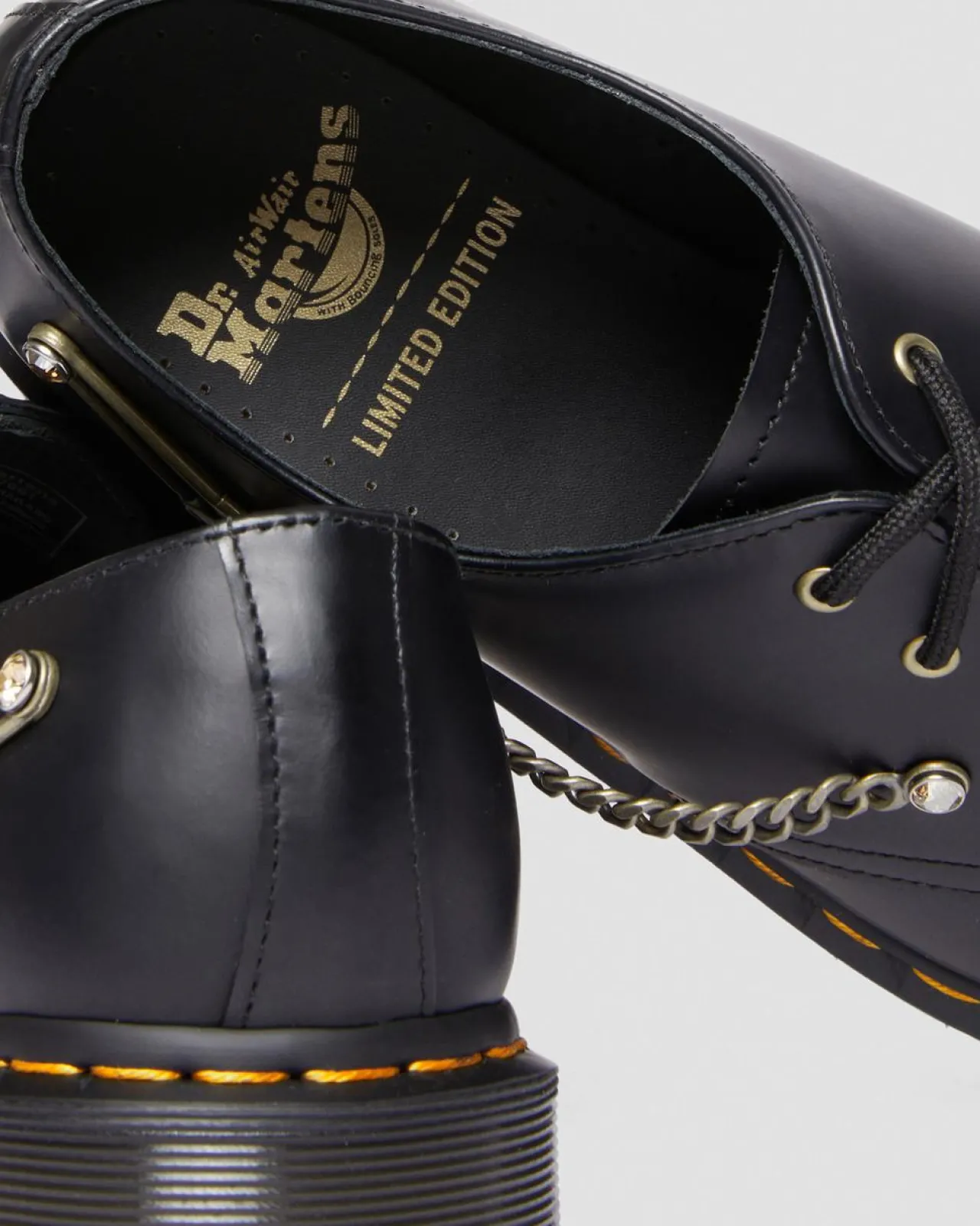 Dr. Martens 1461 VERSIERD MET SWAROVSKI® KRISTALLEN ^GIFTS Originals|Veterschoenen