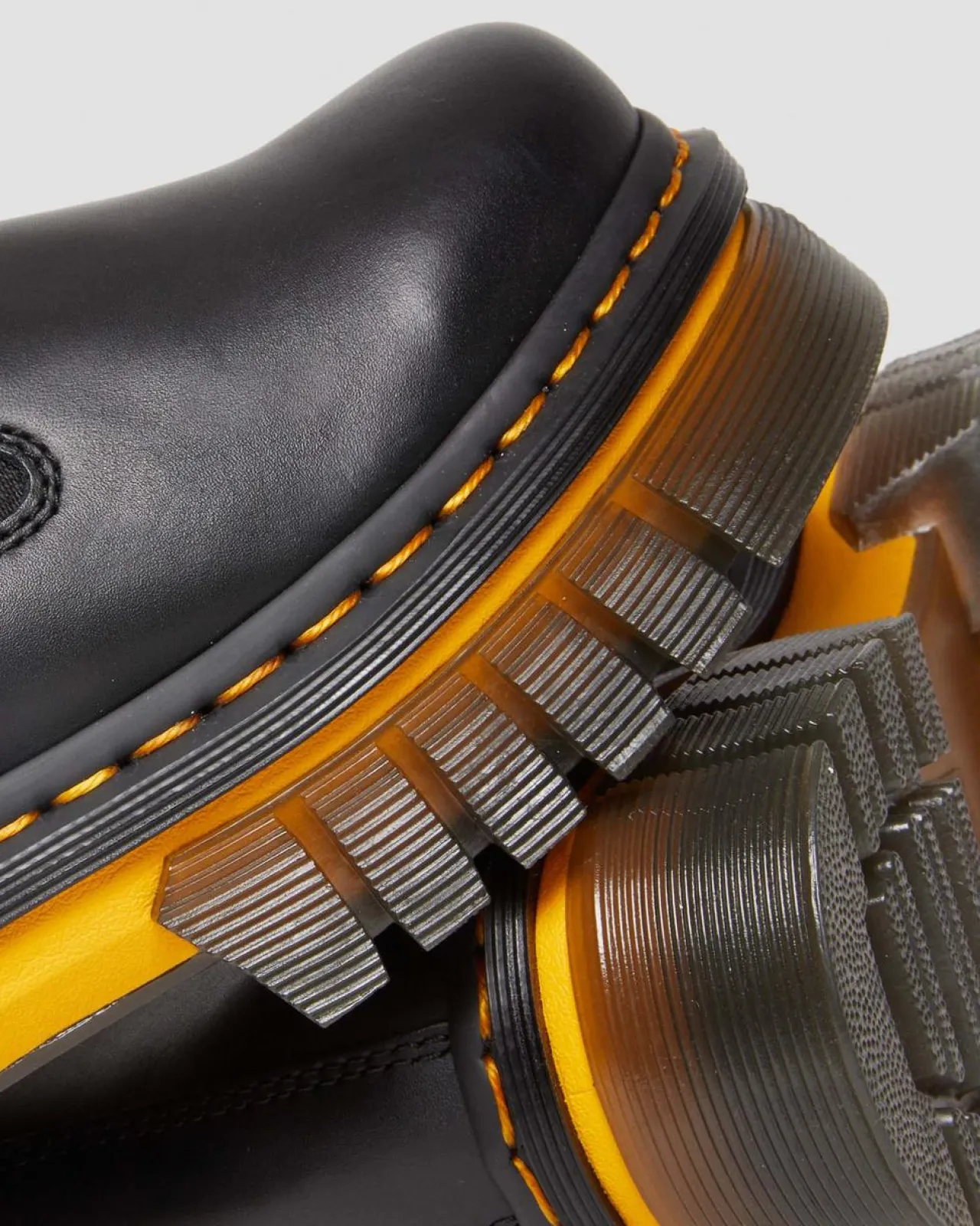 Dr. Martens Audrick Leren Platform Chelsea Boots met Contrasterende Zool^WOMENS Enkellaarzen|Chelsea Boots