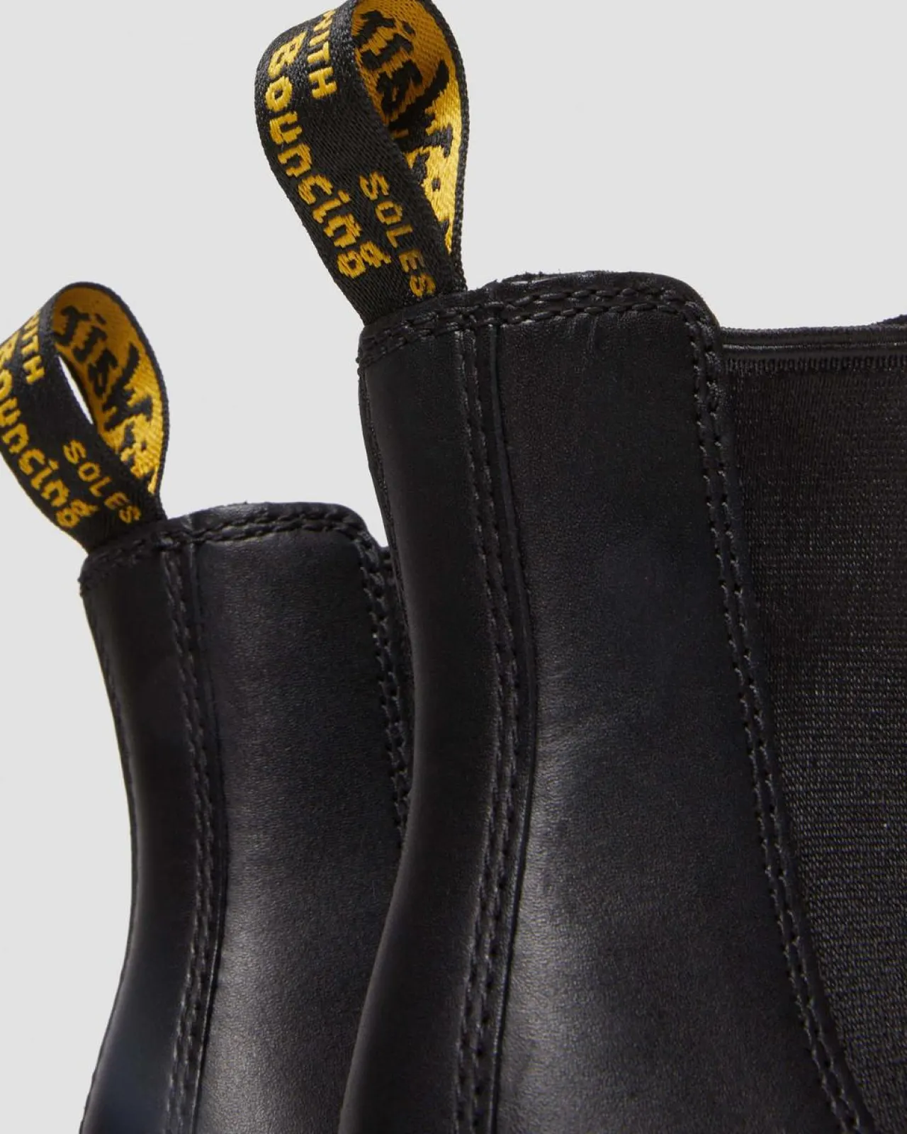 Dr. Martens Audrick Leren Platform Chelsea Boots met Contrasterende Zool^WOMENS Enkellaarzen|Chelsea Boots