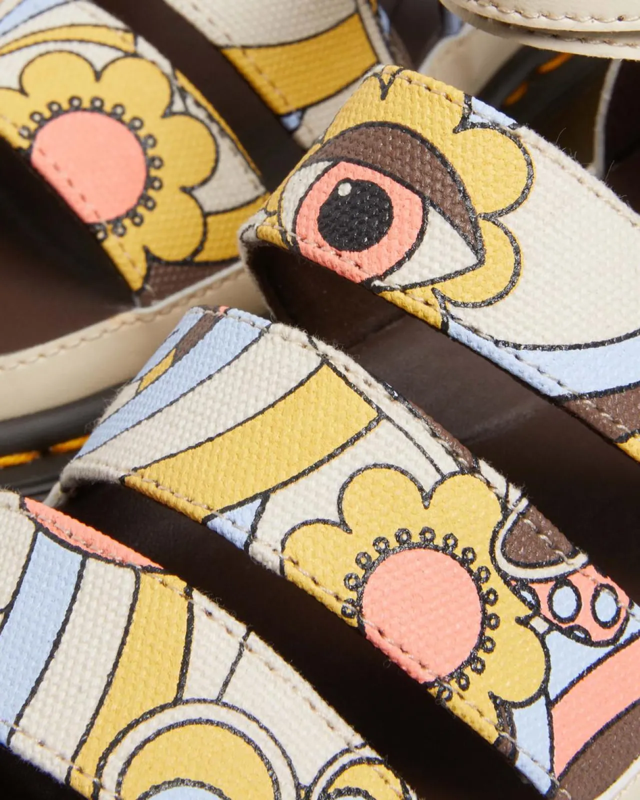 Dr. Martens Clarissa II Quad Retro Canvas Vegan Platform Sandalen met Riem^UNISEX Vegan|Platform Sandalen
