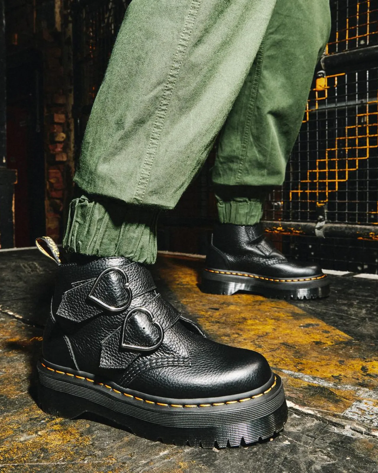 Dr. Martens Devon Heart Leren Platform Laarzen^WOMENS Enkellaarzen|Platform Laarzen