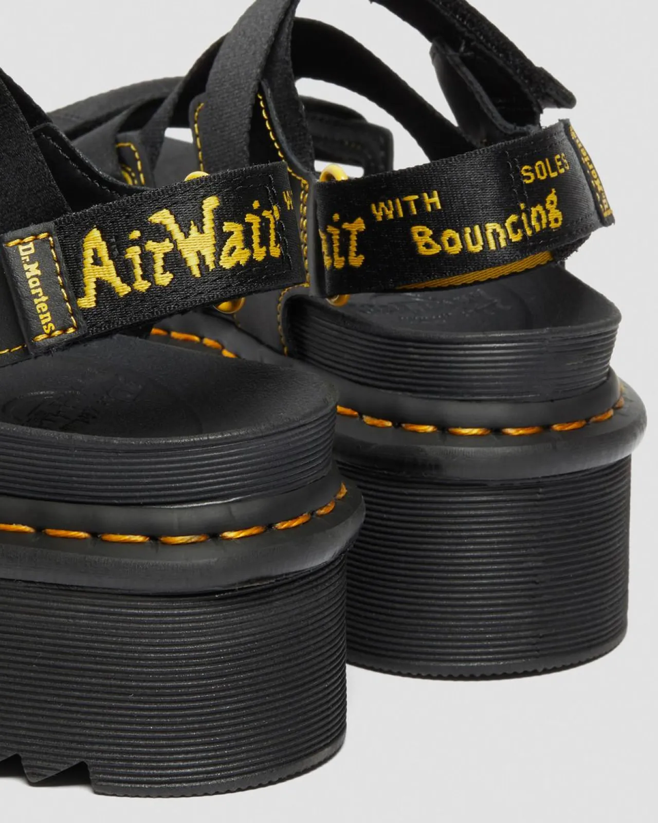 Dr. Martens Kimber Logo Sandalen met Geweven Band^WOMENS Lichte Sandalen|Platform Sandalen