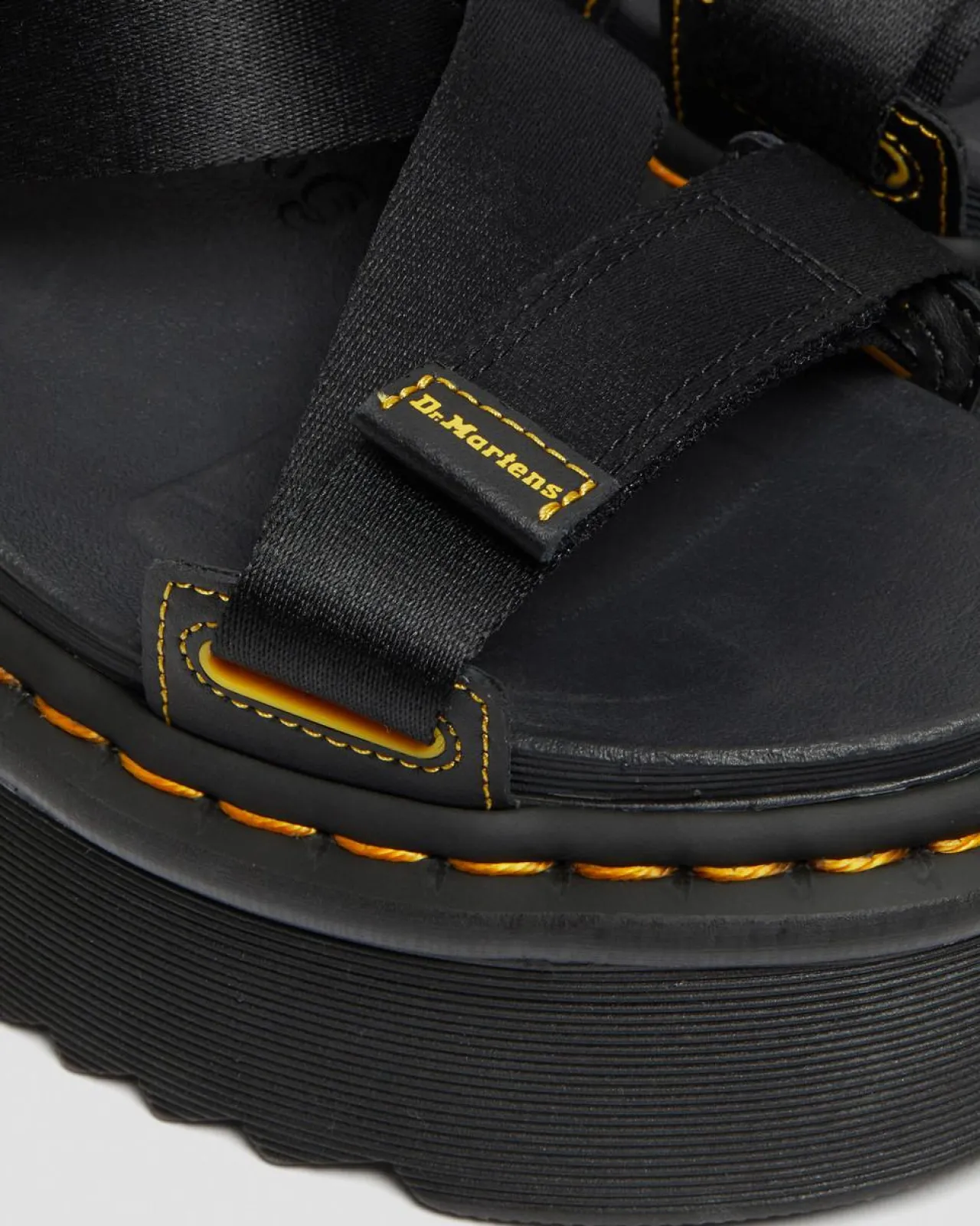 Dr. Martens Kimber Logo Sandalen met Geweven Band^WOMENS Lichte Sandalen|Platform Sandalen